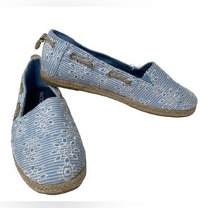 NWOT. NAUTICA Blue/White Espadrille Flat Slip On Rudder Floral Shoes, Size 9.5